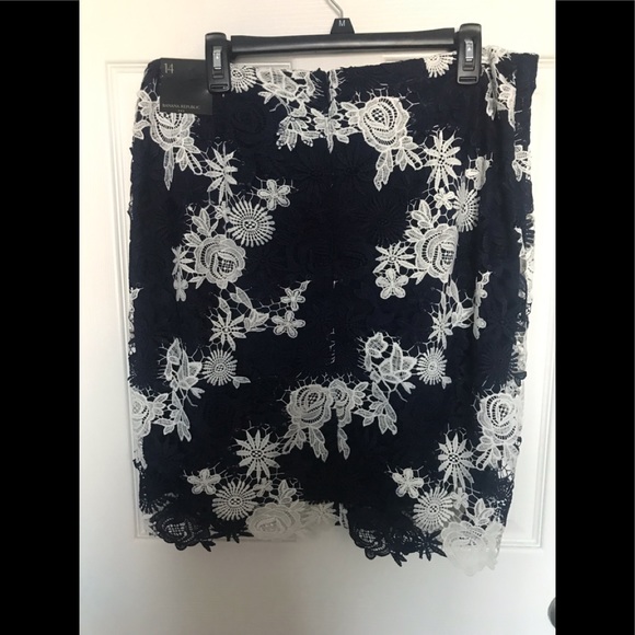 Banana Republic Lace Skirt - Picture 1 of 8